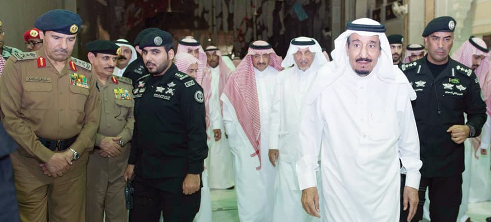 الملك يطمئن على المصابين في حادثة الحرم .. ويؤكد: سنحقق ونعلن النتائج