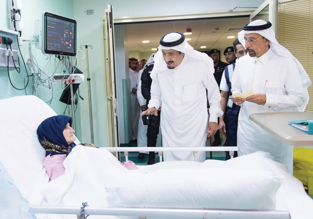 الملك يطمئن على المصابين في حادثة الحرم .. ويؤكد: سنحقق ونعلن النتائج