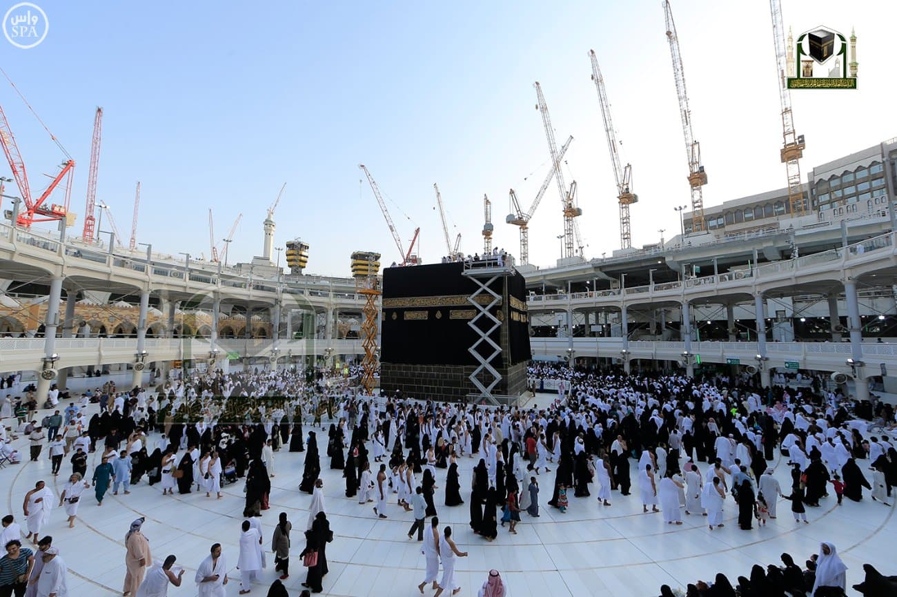 الكعبة المشرفة ، تكتسي بحلتها الجديدة في يوم عرفة