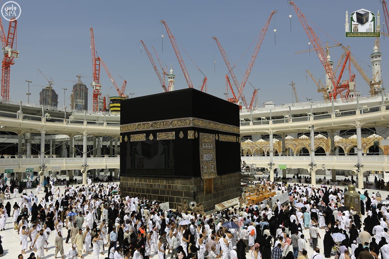 الكعبة المشرفة ، تكتسي بحلتها الجديدة في يوم عرفة