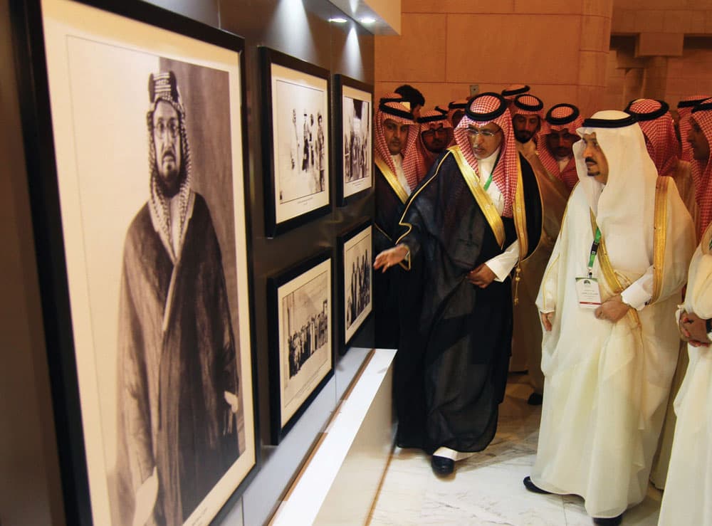 مكتب الملك سلمان ومجلس المبايعة يجذبان زوار قصر الحكم