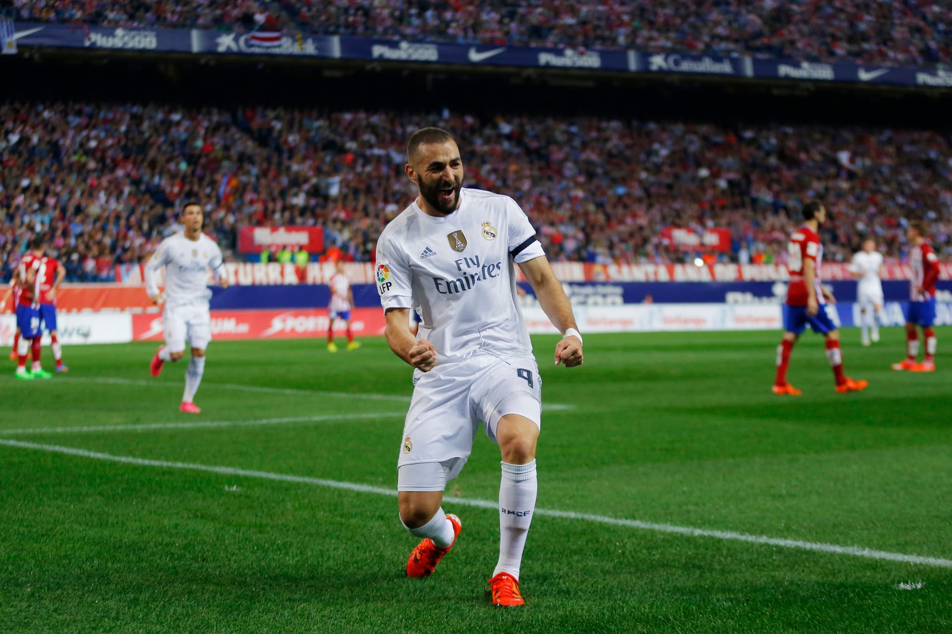 قصة مصورة: أتلتيكو يفلت بنقطة من ديربي مدريد ويحرم الريال من الصدارة