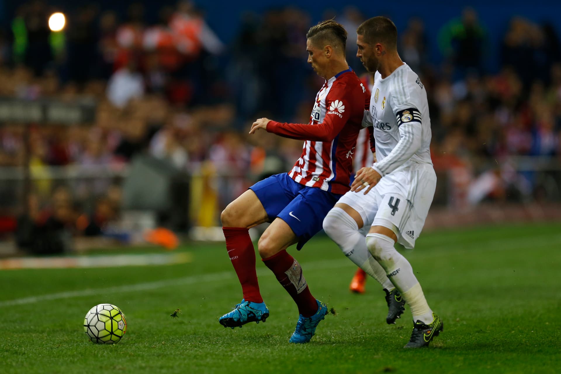 قصة مصورة: أتلتيكو يفلت بنقطة من ديربي مدريد ويحرم الريال من الصدارة