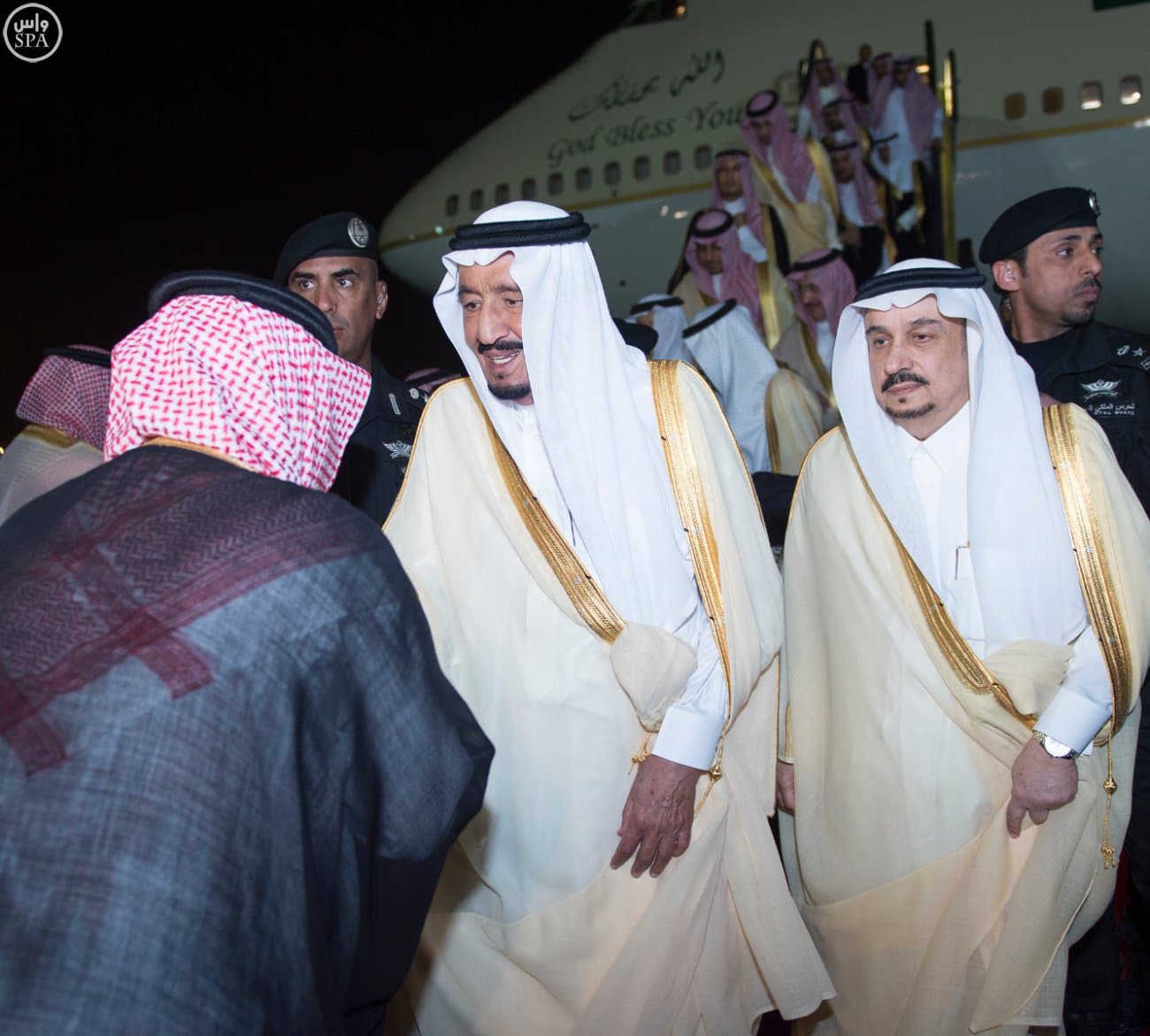 خادم الحرمين الشريفين يصل إلى الرياض قادما من جدة