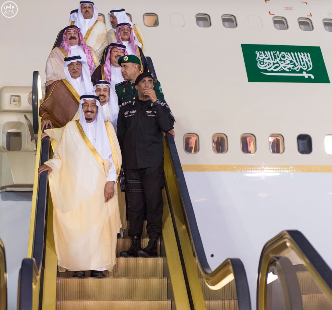 خادم الحرمين الشريفين يصل إلى الرياض قادما من جدة