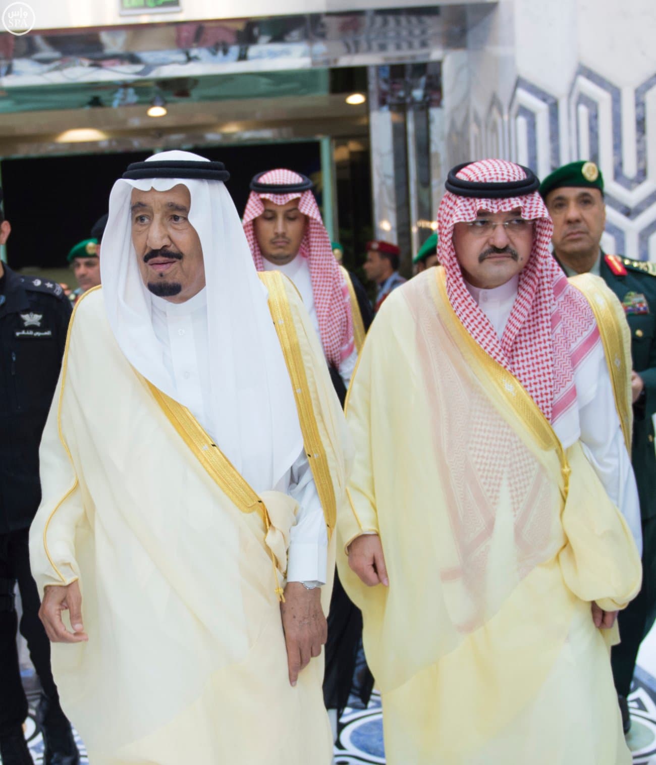 خادم الحرمين الشريفين يصل إلى الرياض قادما من جدة