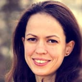 والد ابتهال باكياً: لا بلاغ ولا أنباء عن مكان ابنتي حتى الآن