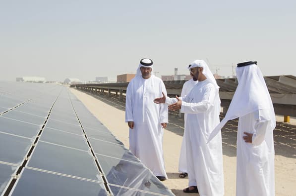 الإمارات تستثمر المليارات لتتحول إلى الطاقة النظيفة