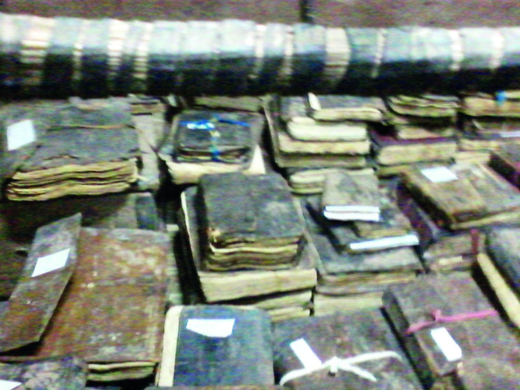 مكتبة أبي بعرة ونوادرها والبحث عن القمطر المفقود