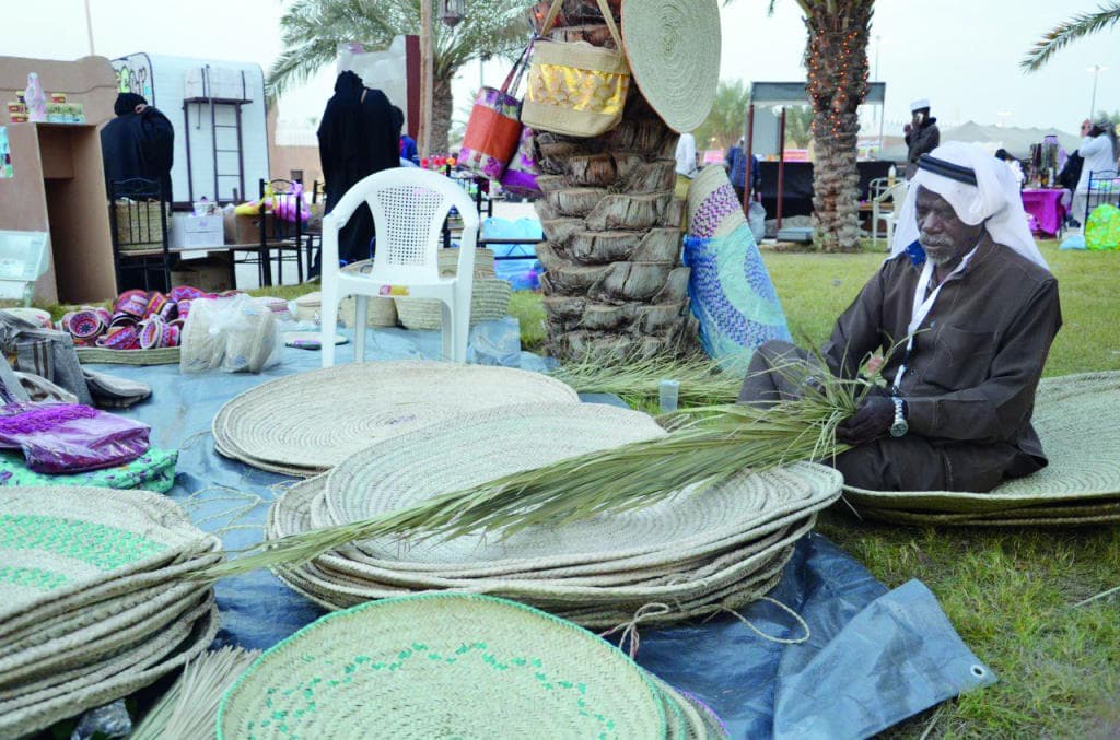 16 حرفة يدوية تجذب زوار قرية نجران التراثية