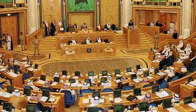 800 عريضة تظلم أمام "الشورى" بشأن مادة "فصل السعوديين"