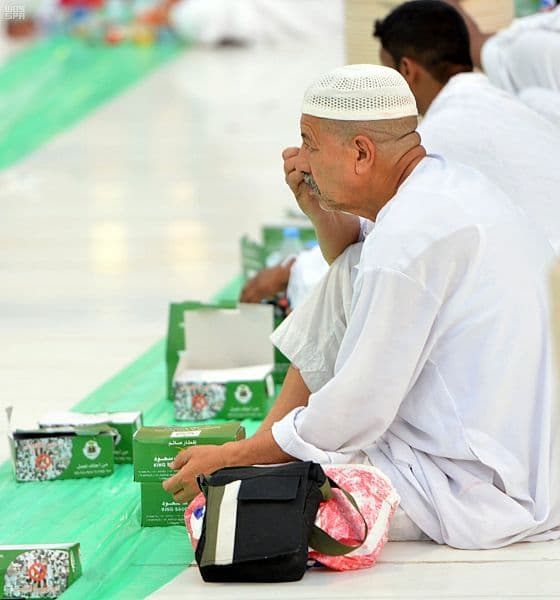 آلاف الأمتار من سفر إفطار الصائمين لقاصدي المسجد الحرام ومساجد مكة المكرمة
