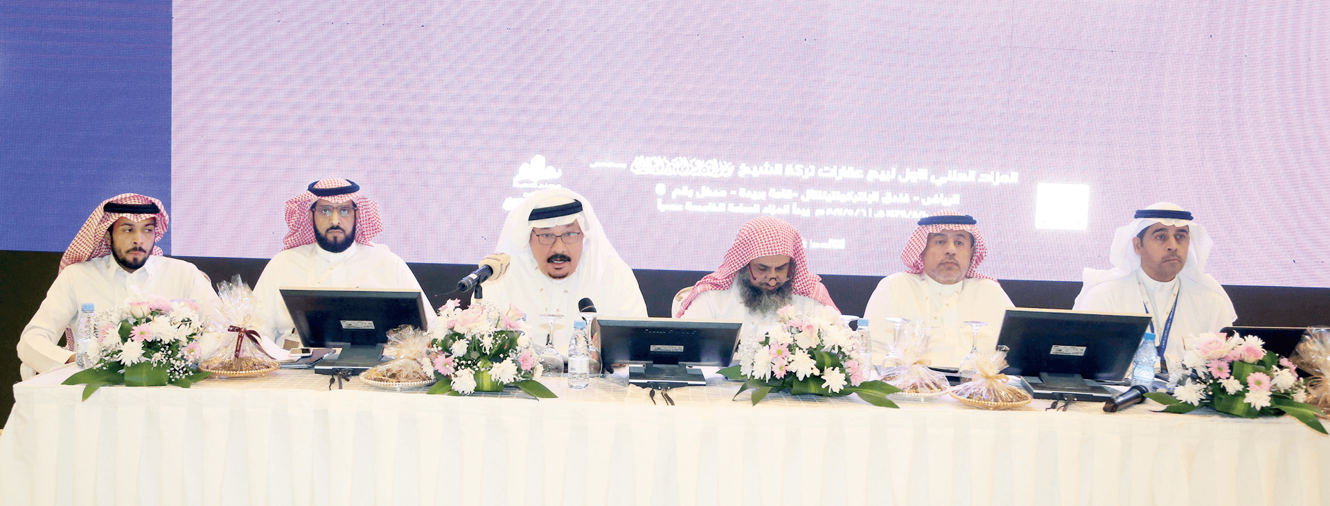 جانب من إجراء المزاد الأول للأصول العقارية لتركة "صالح الراجحي" في فندق الإنتركونتننتال بالرياض أمس. تصوير : إقبال حسين- "الاقتصادية"