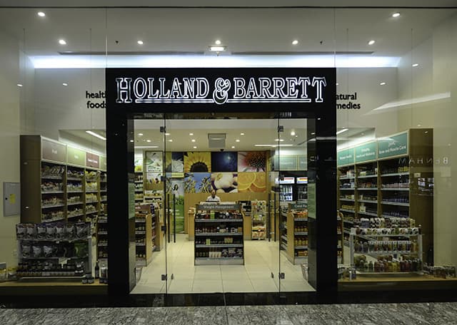 ملياردير روسي يشتري مجموعة "هولاند اند باريت" البريطانية للمنتجات الصحية