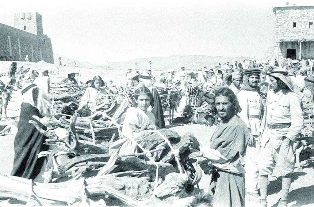 «سوق الثلوث» في أبها .. دورة اقتصادية ثقافية متكاملة