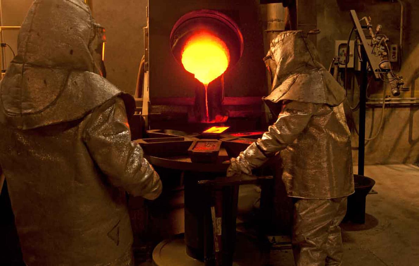 الذهب يتراجع بعد نشر محضر اجتماع المركزي الأمريكي