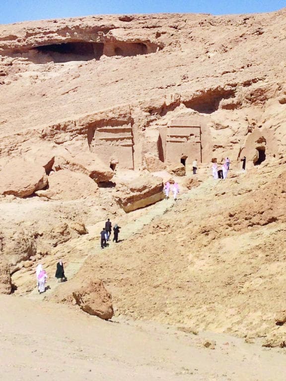 مغاير شعيب.. حضارة أثرية ومنحوتات صخرية قبل الميلاد