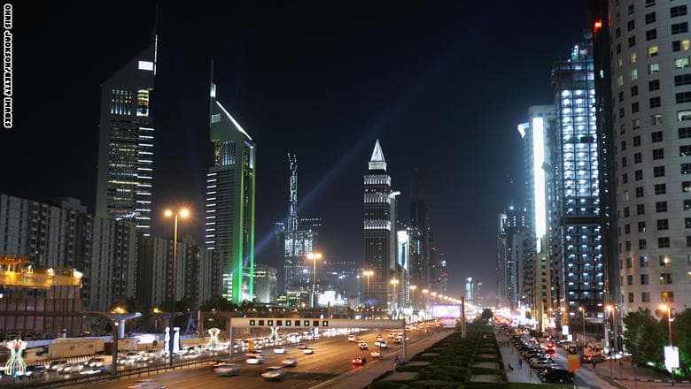 كيف يرى الخريجون الجدد سوق العمل في الإمارات؟