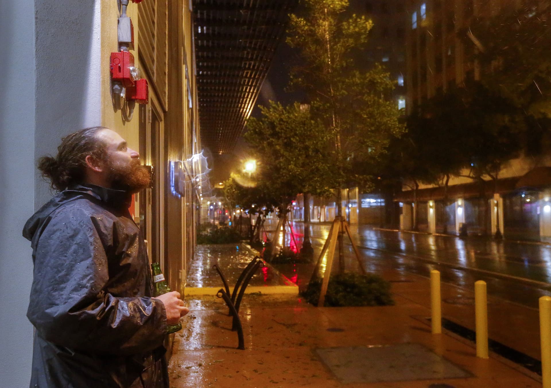 اعصار ايرما يصل إلى جزيرة كي ويست في ولاية فلوريدا