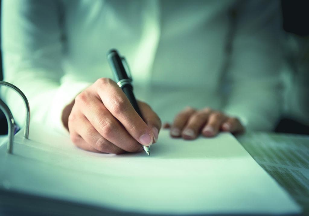 «صاحب المعالي والسعادة».. المخاطبات الرسمية تزلف أم تأدب؟