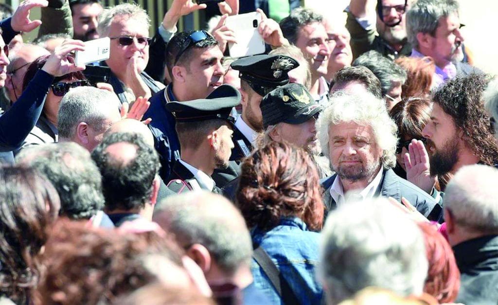 أخطبوط يقود «5 نجوم» الإيطالية من الخلف .. يثير التساؤلات