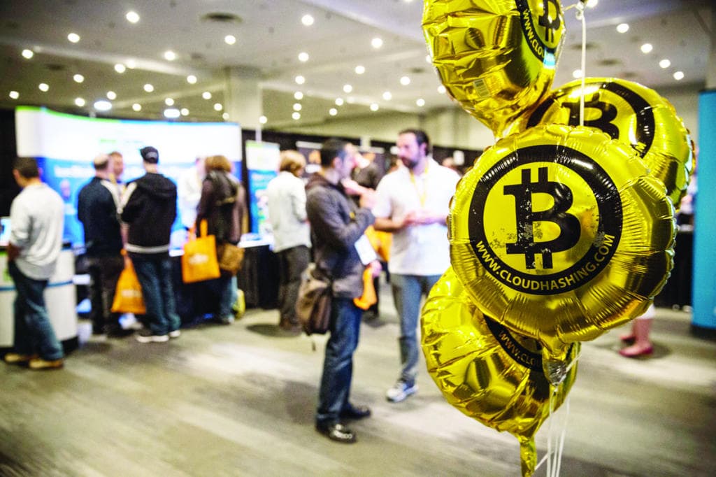 بعدما أدارت ظهرها .. «وول ستريت» تحاول التعايش مع البيتكوين