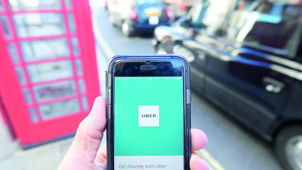 انقلاب علاقة لندن الطفل المدلل مع «أوبر» إلى العداء