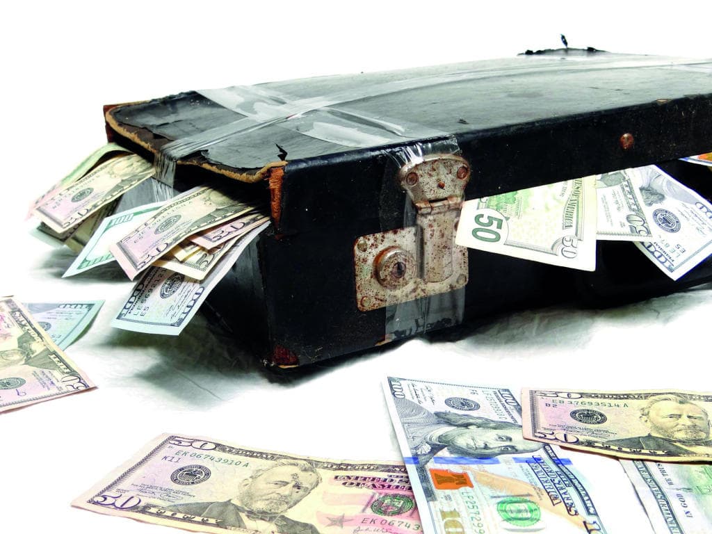 لدرء جرائم غسل الأموال .. حفظ مستندات الصفقات التجارية 10 سنوات