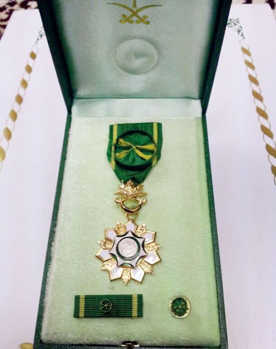 قلادتا «الملك عبدالعزيز» و«بدر الكبرى».. أبرز الأوسمة السعودية