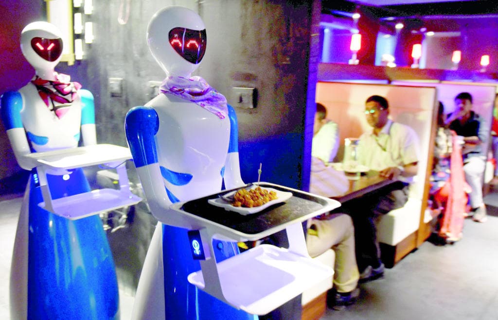 توظيف روبوتات