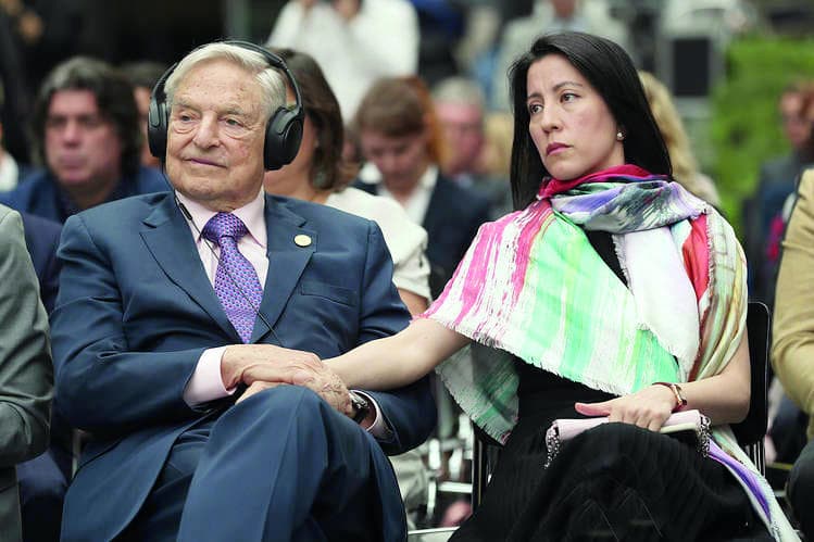 سوروس في وضع دفاع مقابل زعماء الشعبوية الأوروبية