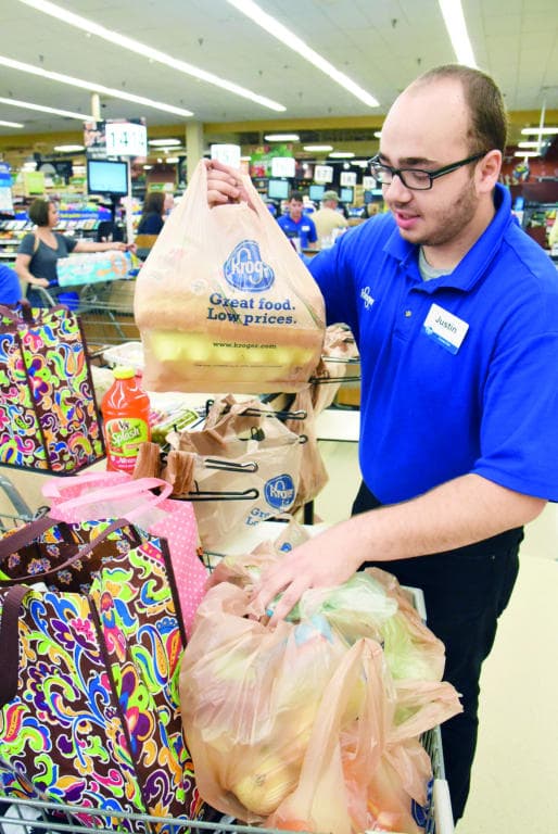 اليونان تشن الحرب على الأكياس البلاستيكية.. غير مجانية في المتاجر 