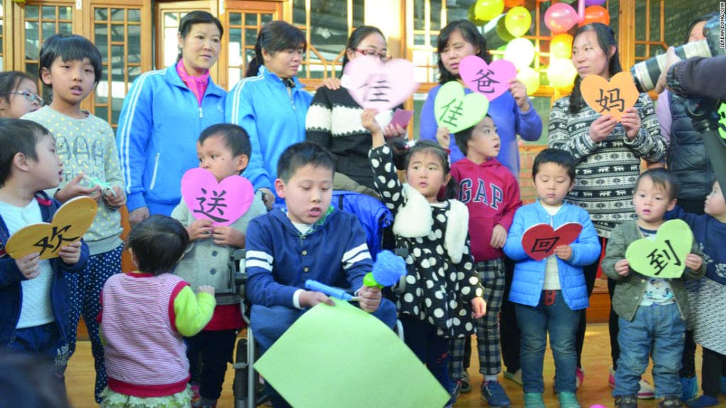 تفجر إشكالية الهويّة
مع تبني أمريكية
لفتاتين صينيتين