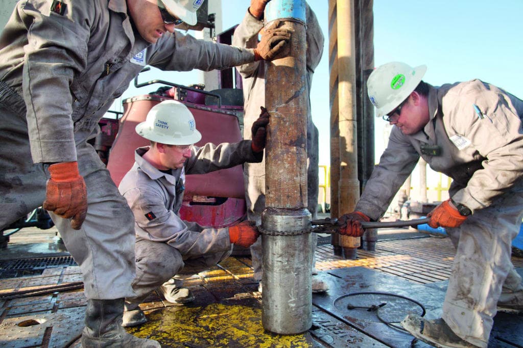 لأول مرة منذ 4 سنوات .. النفط يعتلي 71 دولارا للبرميل