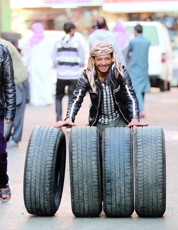 بأرباح تفوق 900 %.. متلاعبون يسيطرون على سوق الإطارات في السعودية