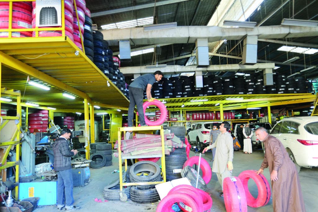 بأرباح تفوق 900 %.. متلاعبون يسيطرون على سوق الإطارات في السعودية