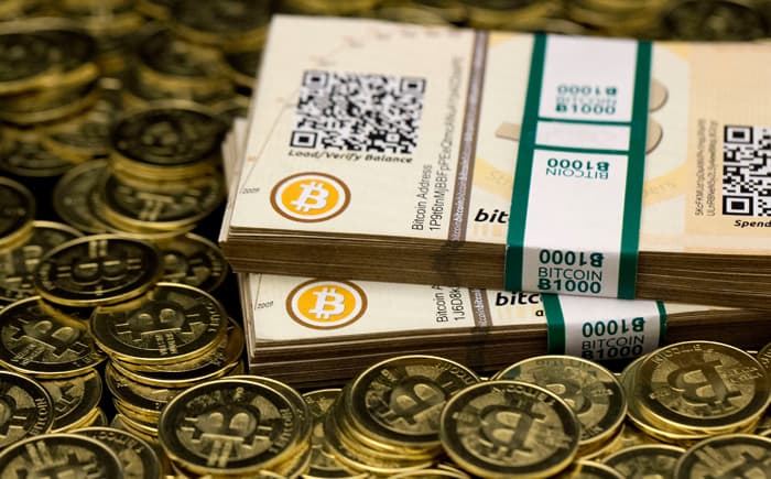 مسؤول أوروبي يدعو الحكومات إلى تنظيم التعامل بـ "بتكوين" وفرض ضريبة عليها