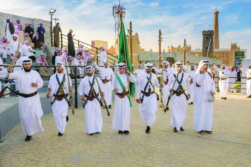 الجنبية والمكلف.. ثقافة يتوارثها الأجيال وتنقل عبر قرية الباحة التراثية