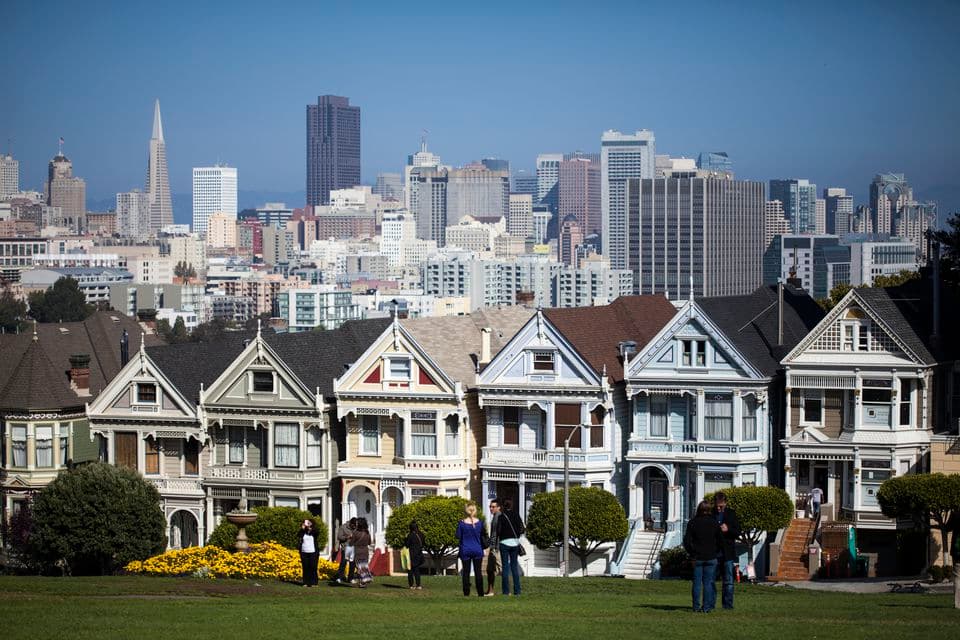 المبيعات المؤجلة للمساكن في أمريكا تفوق التوقعات خلال الشهر الماضي