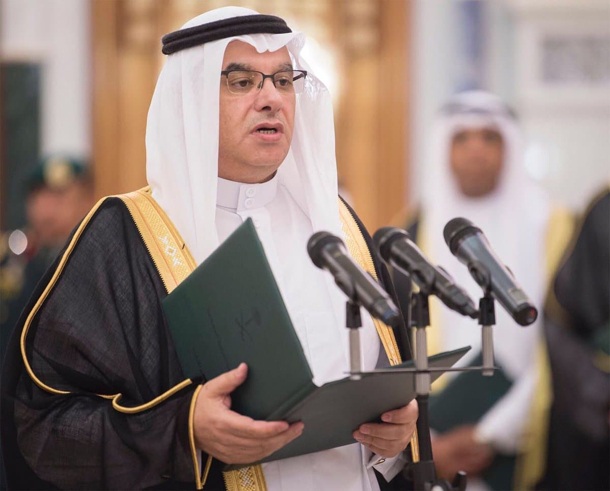 أمام خادم الحرمين الشريفين .. سفراء السعودية المعينون حديثا يتشرفون بأداء القسم 