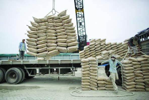 بعد إلغاء الرسوم .. السعودية تصدر 60 ألف طن أسمنت إلى البحرين في شهر