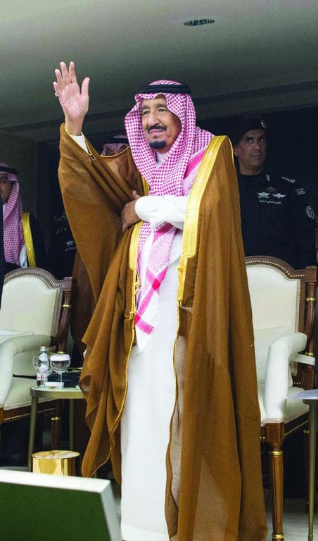 العز بالقلطات والرأي الصليب