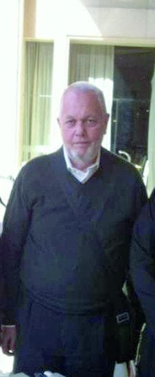 من أمريكا إلى الربع الخالي ليعيش مع بدو البدو