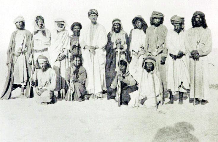 من أمريكا إلى الربع الخالي ليعيش مع بدو البدو