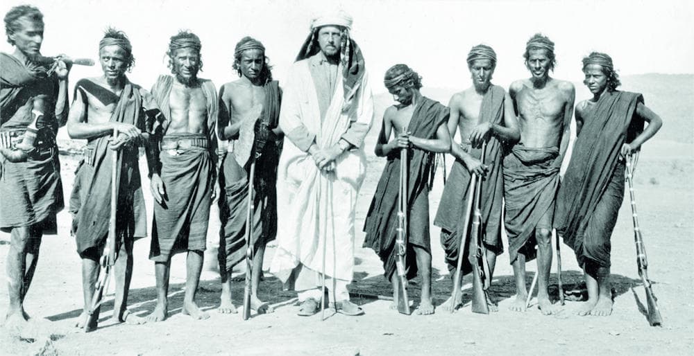 من أمريكا إلى الربع الخالي ليعيش مع بدو البدو