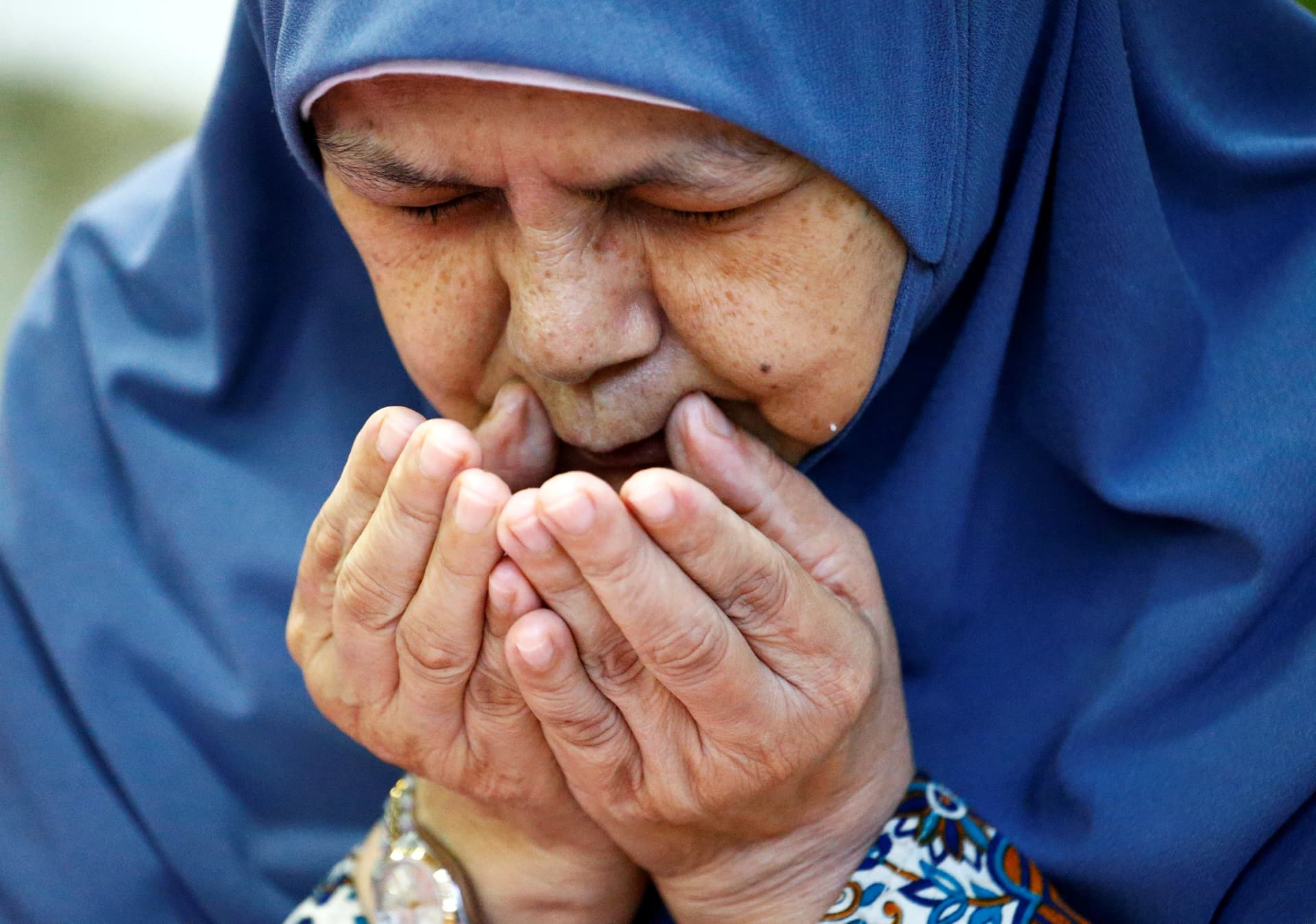 قصة مصورة: رمضان.. صلوات وذكر وموائد عامرة