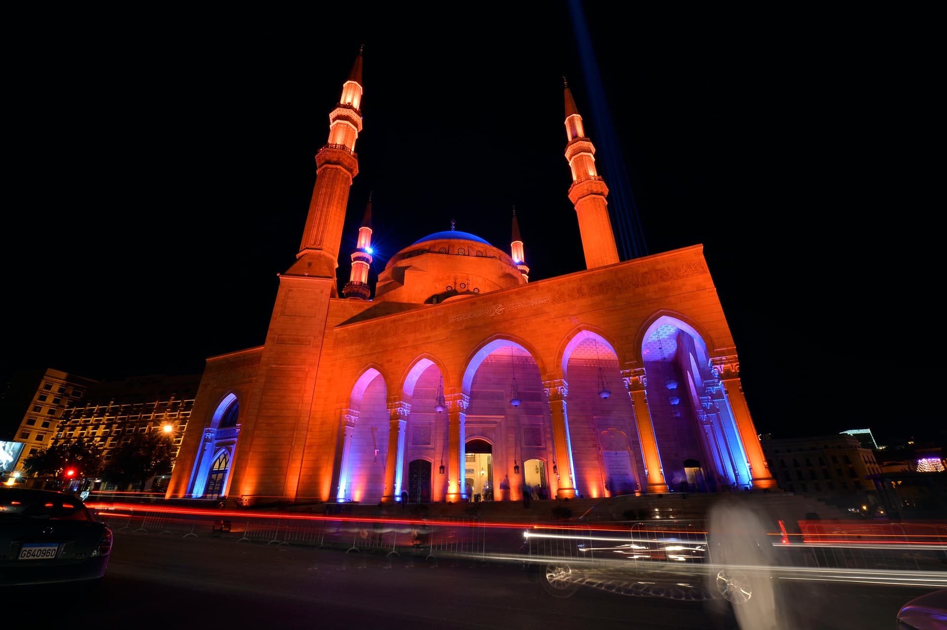 قصة مصورة: رمضان.. صلوات وذكر وموائد عامرة