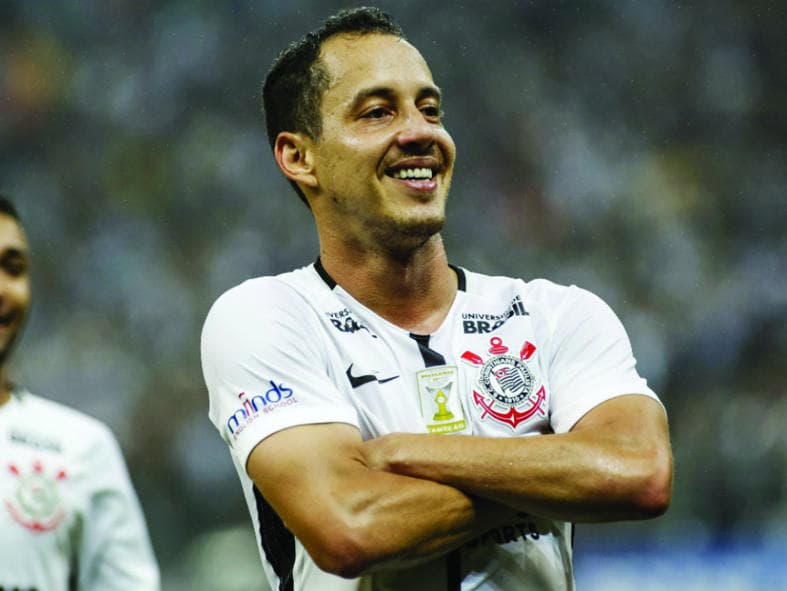 الهلال يفاوض رودريجينيو بتوصية مدربه