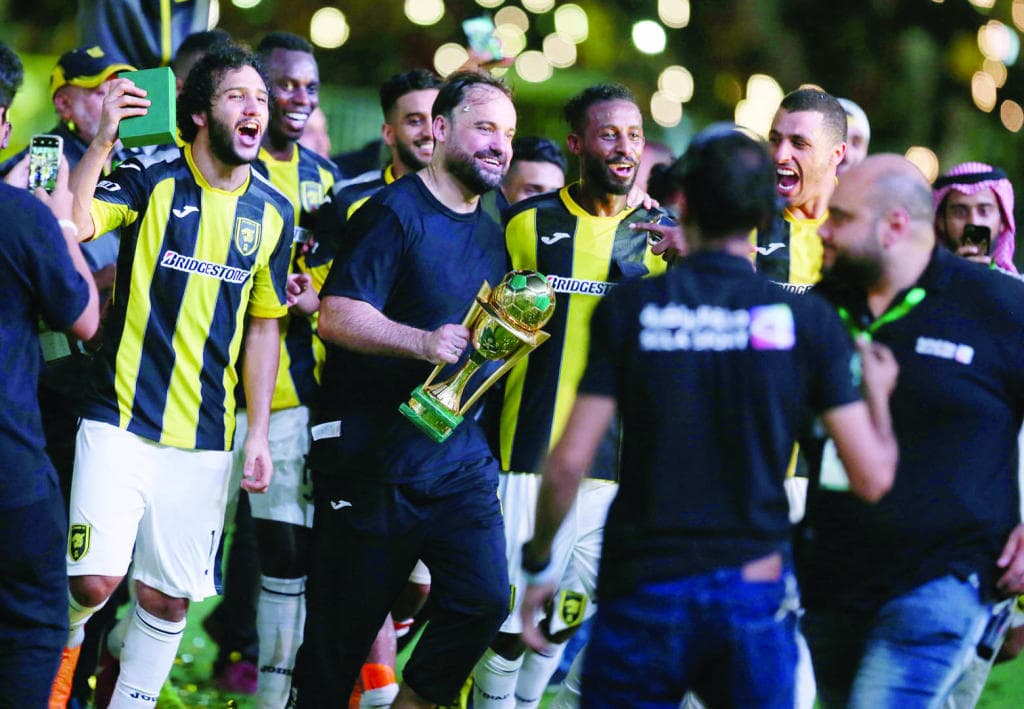 المدرب العالمي يبعد كالديرون