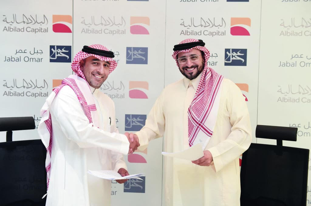 شركتا جبل عمر والبلاد المالية توقعان اتفاقية بيع وحدات سكنية